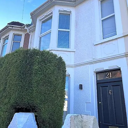 호텔 Restored Victorian With Private Garden 3*