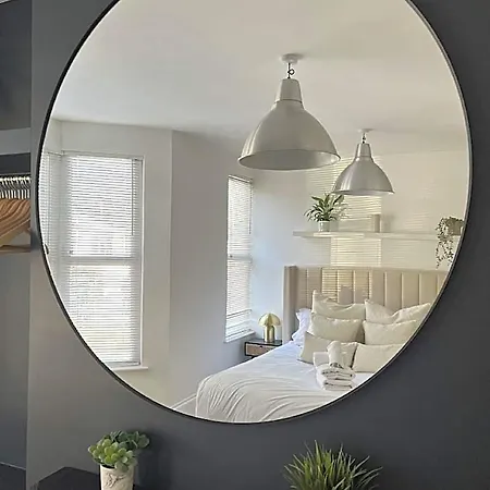 호텔 Restored Victorian With Private Garden
