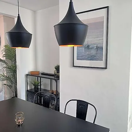 Restored Victorian With Private Garden 3*
