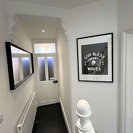 Restored Victorian With Private Garden 브리스틀