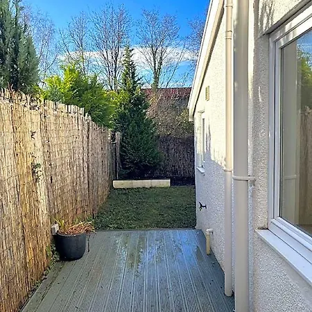 Restored Victorian With Private Garden 호텔