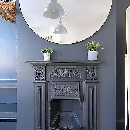 Restored Victorian With Private Garden 3*