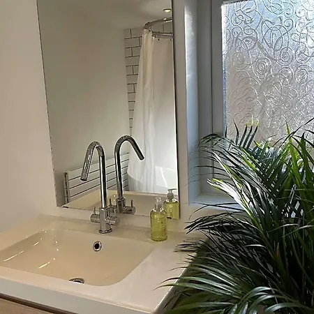 Restored Victorian With Private Garden 3* Бристоль